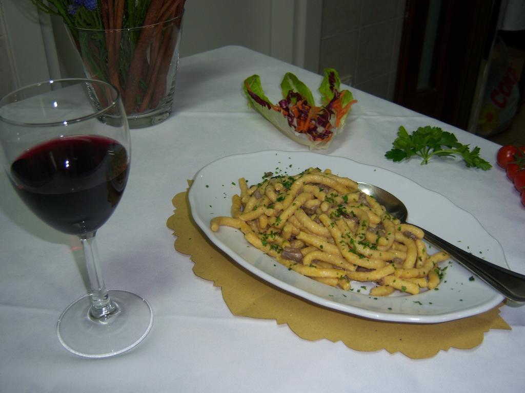 Agriturismo Lo Sgorzolo Pergola Kültér fotó