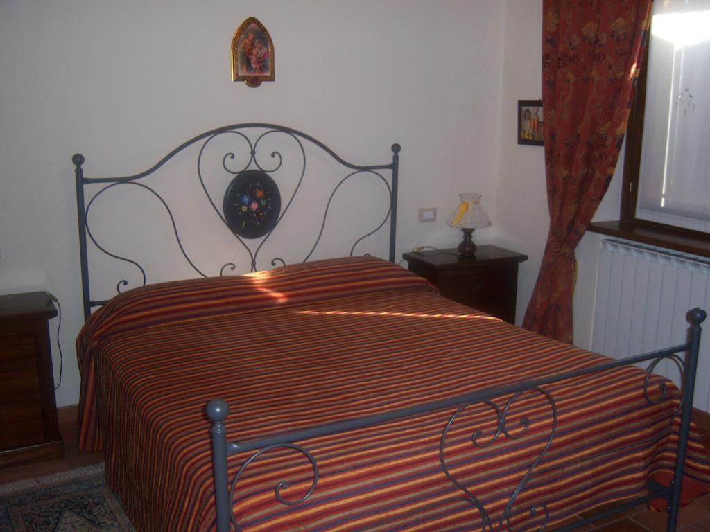 Agriturismo Lo Sgorzolo Pergola Szoba fotó