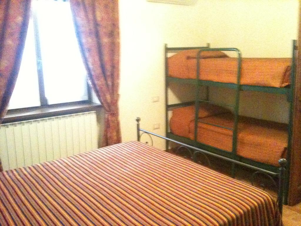 Agriturismo Lo Sgorzolo Pergola Szoba fotó